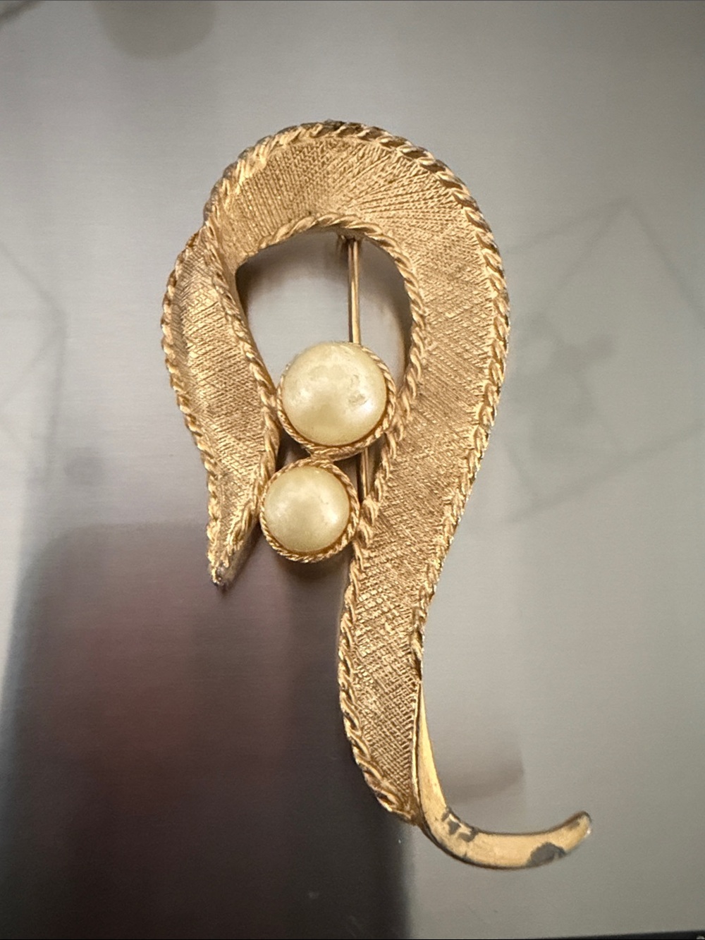 Sarah Coventry symphony Gold-Tone Sculptural Brooch with Cream Cabochons